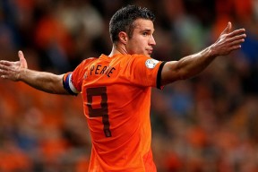 九游手机游戏-切尔西在英超中立场逐步稳固，追赶排行榜前列，切尔西英超排名近30年