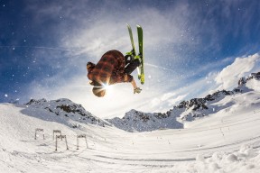 9游-哈登转型组织核心，场均助攻联盟第一，哈登新动作