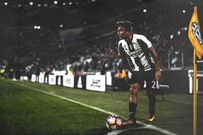 九游娱乐官方平台-_无人机携手足球：未来场景新体验_，无人机足球天上的前锋