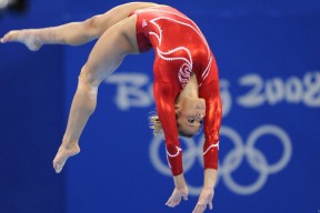 九游体育网站入口-中国足球产业链“链条”延伸，产业融合速度提档升级，中国足球产业规模