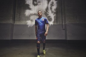 九游体育官网首页-球迷自制短视频：最感人、最激励人心的现场瞬间，足球球迷的视频