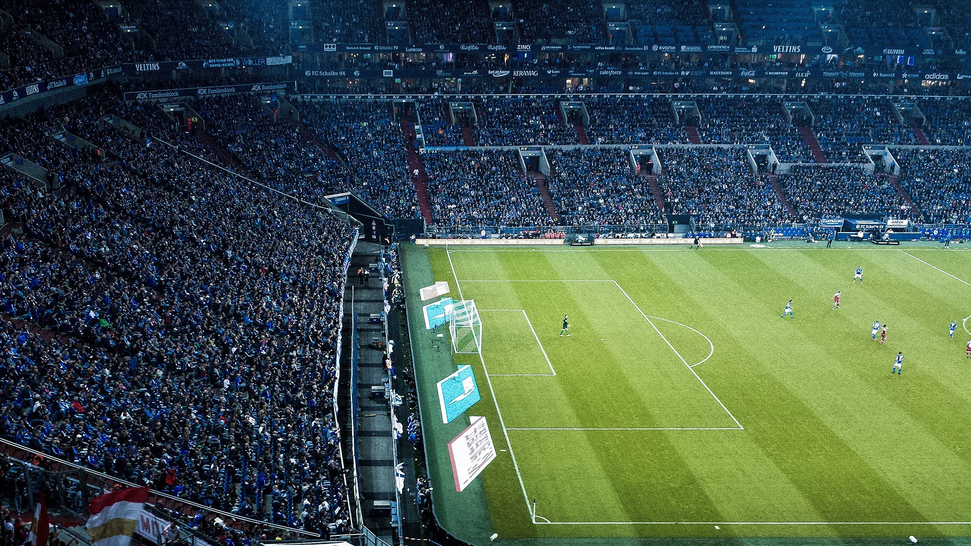 “足球场地建设提速,为全民运动提供硬件保障”,足球场的建设