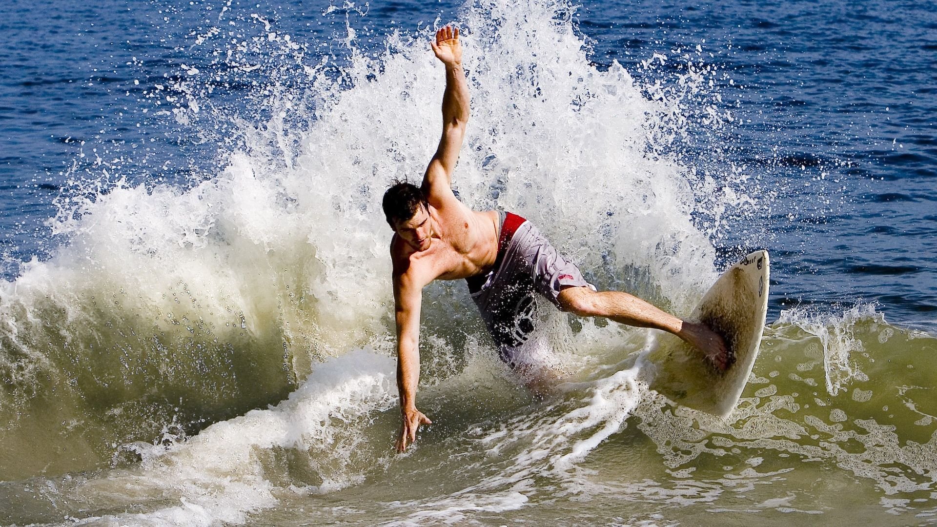 在带领球队取得“逆转”胜利过程中,他的篮下争抢战术锦上添花!